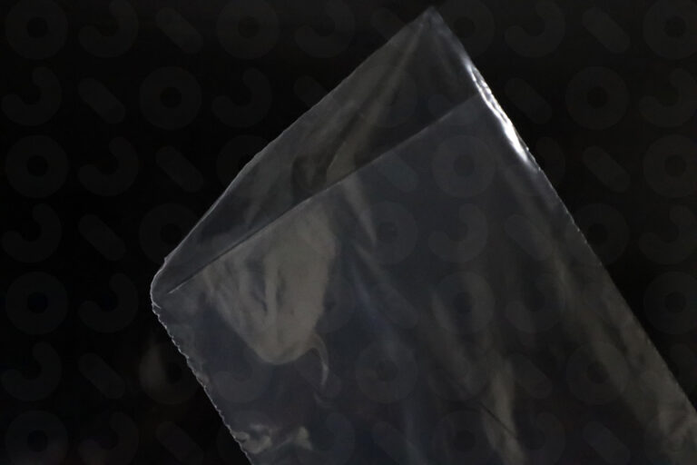 BOLSA CON LENGUA DE POLIETILENO EN ALTA Y BAJA DENSIDAD, NATURAL, PIGMENTADA, CON O SIN IMPRESIÓN